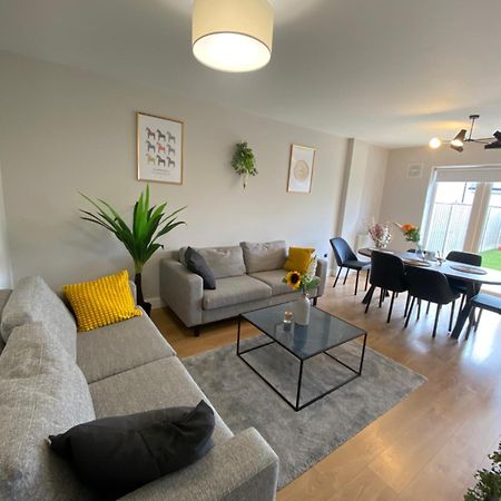 Extra Large Room In New House At Citywest Dublin Buitenkant foto