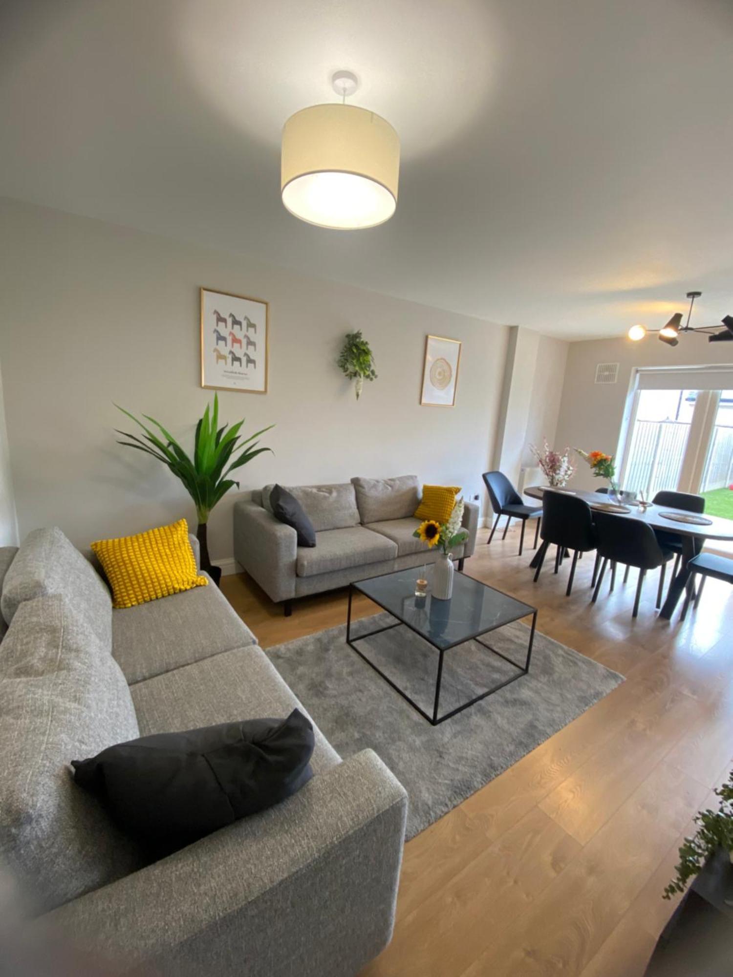 Extra Large Room In New House At Citywest Dublin Buitenkant foto
